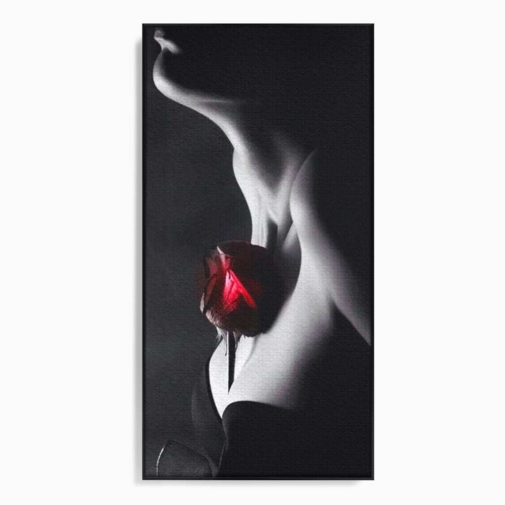 Tablou canvas cu tablou canvas cu profil de femeie si trandafir rosu, in rama de aluminiu negru